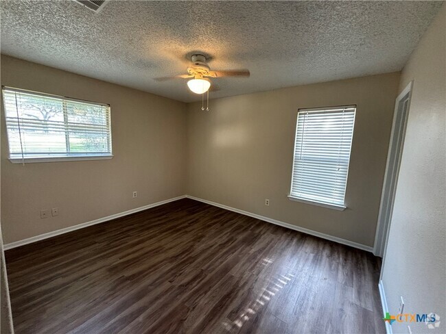 Building Photo - 150 Barton Rd Rental