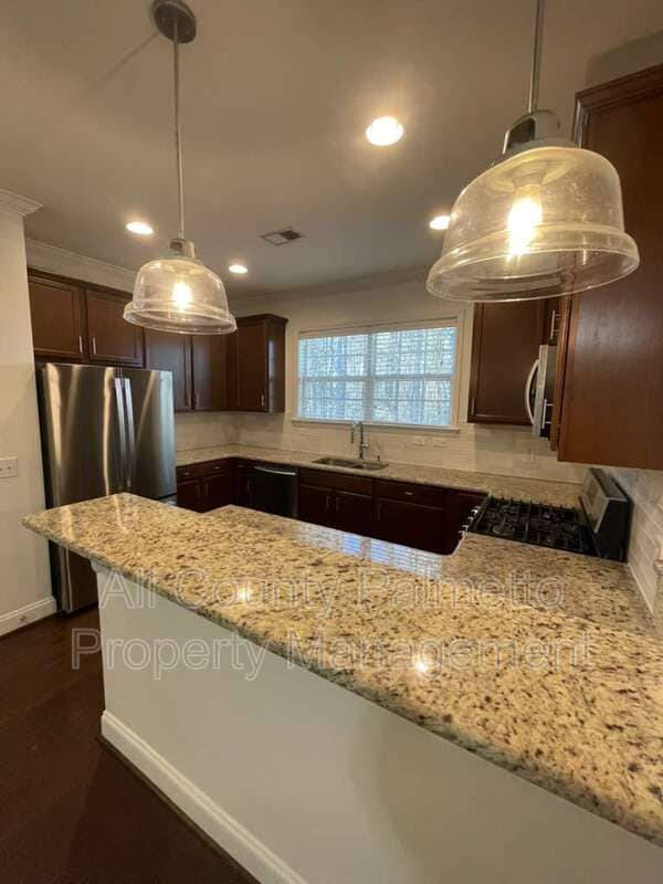 Building Photo - 4077 Hartland St