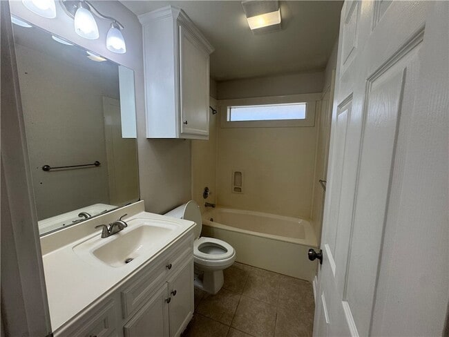 Photo - 205 Rugen Ln