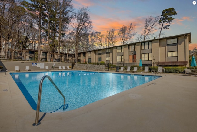 Building Photo - Spacious 2-Bedroom Classic Apartment with Washer & Dryer Connections | Brookhaven