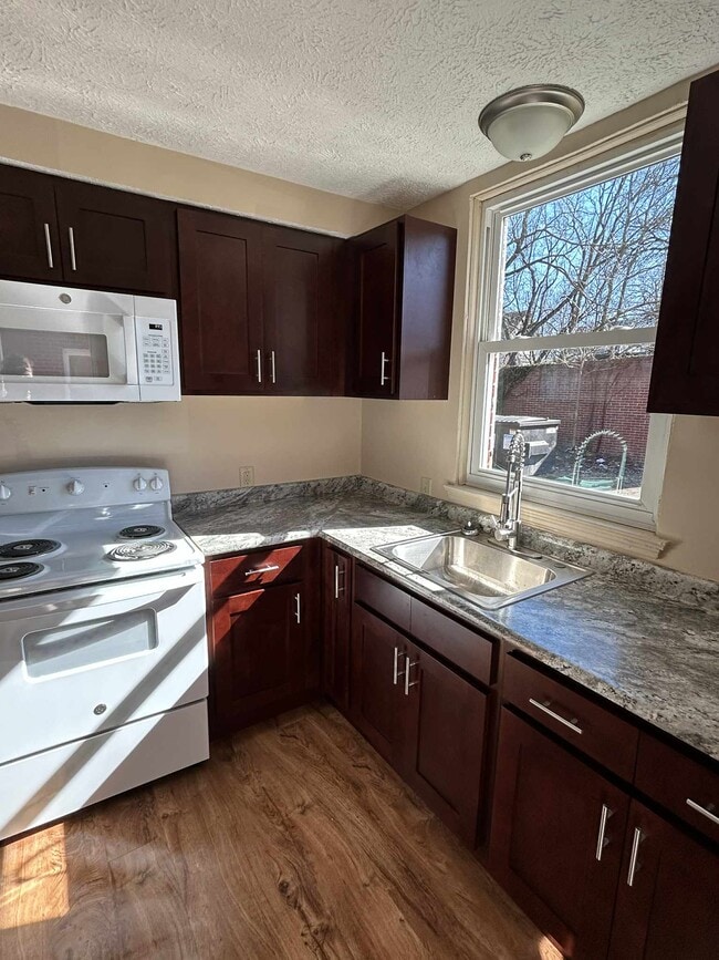 Photo - 459 W 3rd St