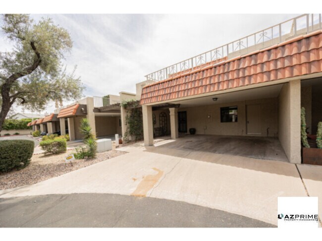 Building Photo - Introducing an Exceptional 2/2 Townhouse in Phoenix!