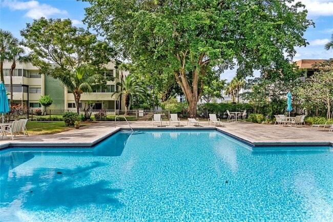 Building Photo - 6075 N Sabal Palm Blvd Rental