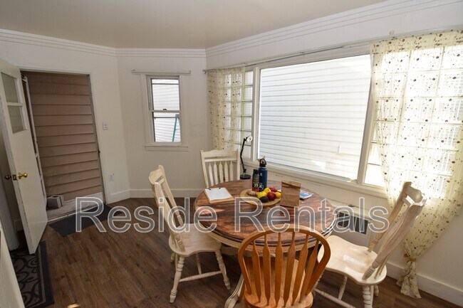 Photo - 686 Darwin Ave