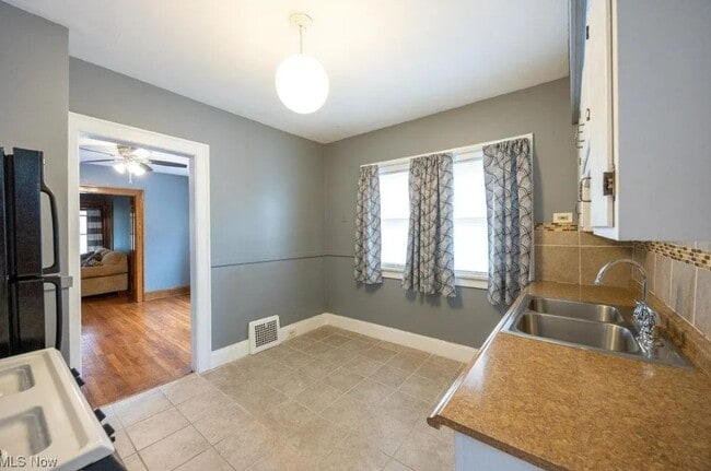 Photo - 2100 Wascana Ave