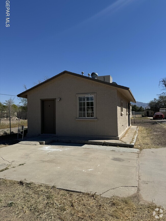 Building Photo - 5824 Westside Dr Rental