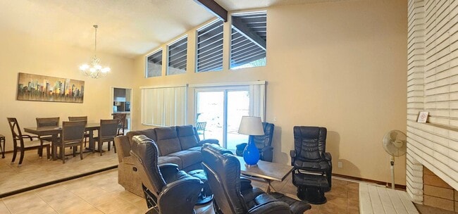 Photo - 818 Sherri St