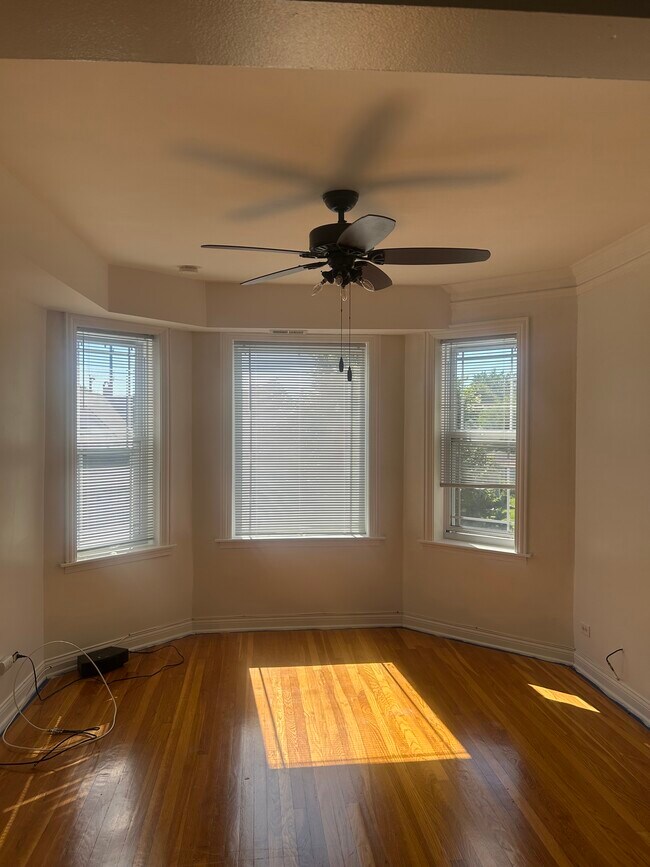 Photo - 917 N Leamington Ave Unit 2