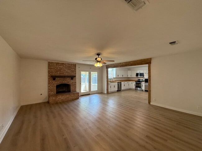 Photo - BEAUTIFUL 4 Bedroom 2 Bath  home with spacious backyard AVAILABLE NOW!