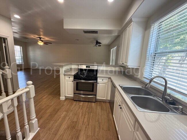 Photo - 942 S Ash Ave
