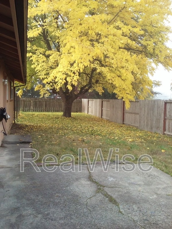 Photo - 1125 SW Bridge St