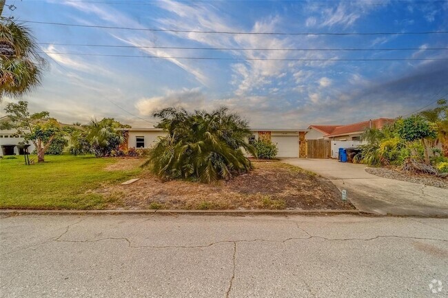 Building Photo - 4099 Pompano Dr SE Rental