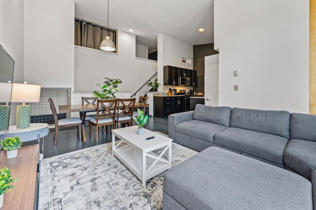 Photo - 160 E Berkeley St Unidad ID1343269P