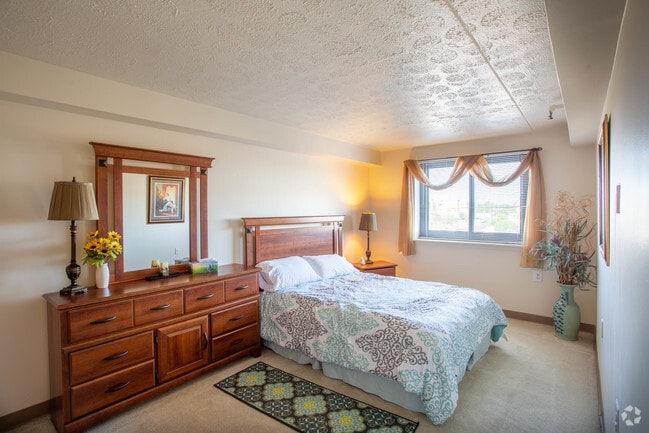 2HAB, 1BA - Center Line Park Tower Senior 62+