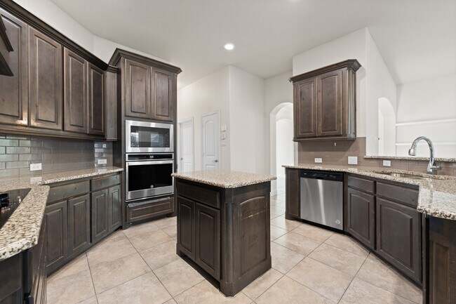 Photo - 105 Live Oak Dr