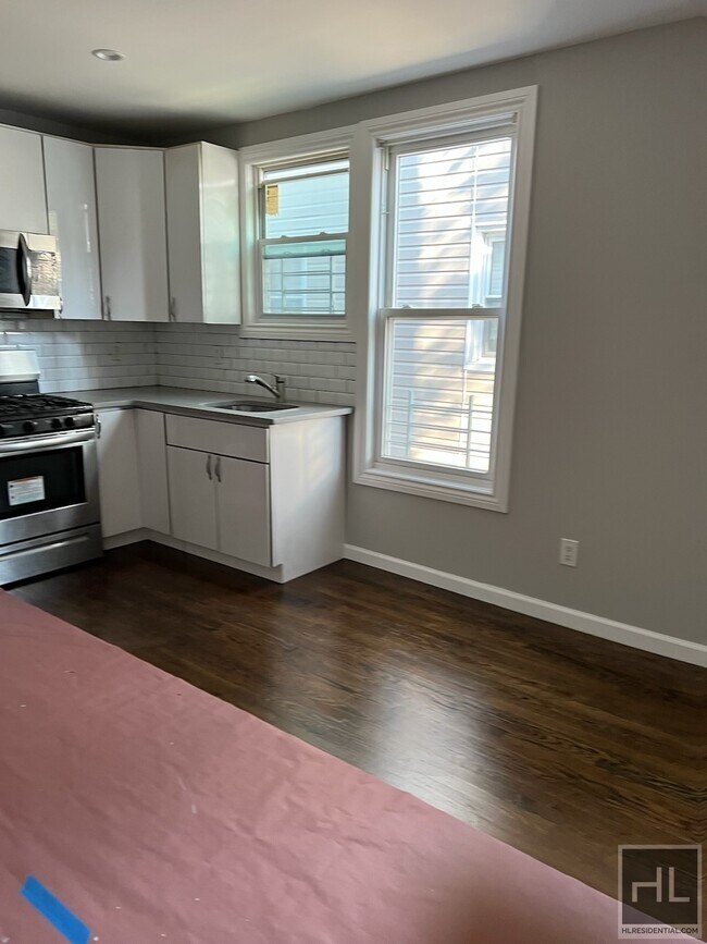 Photo - GUT RENOVTED NATURALLY BRIGHT BEAUTIFUL 3... Unit 1