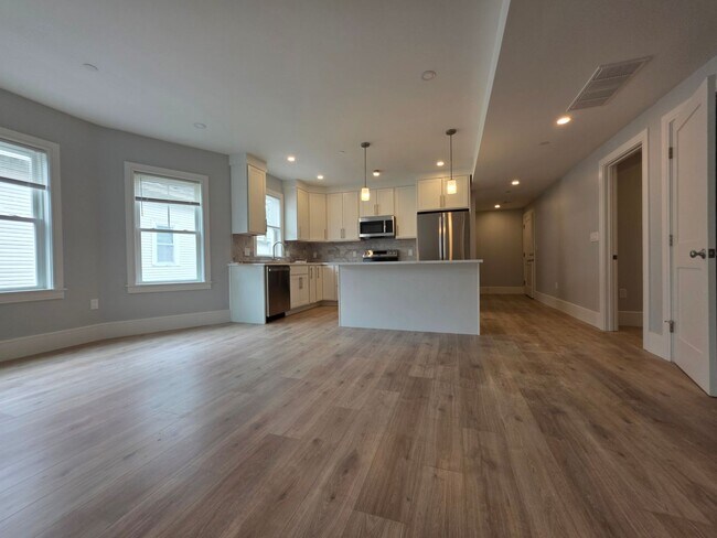 Photo - 12 Holton St