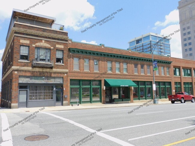 Building Photo - 220 W Market St Unit 105