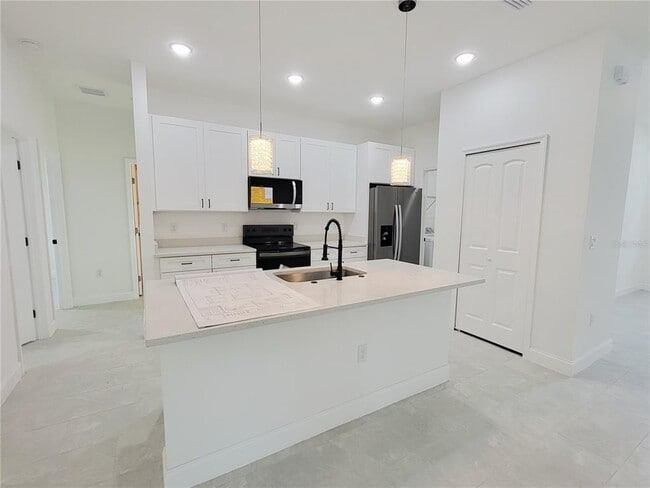 Photo - 421 Tonklin Rd SW