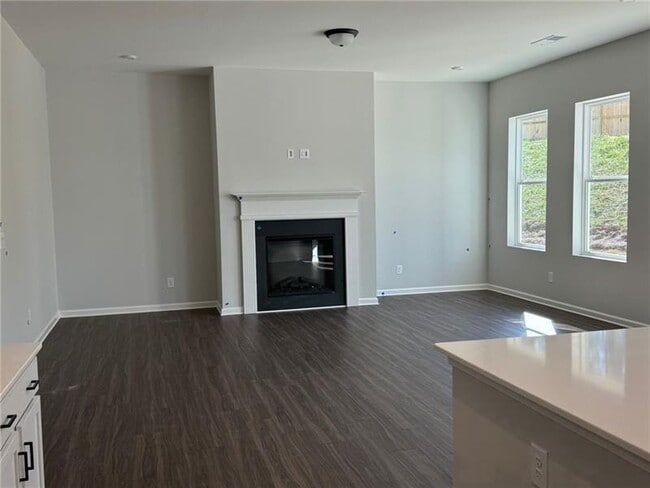 Photo - 209 Artisan Dr SE