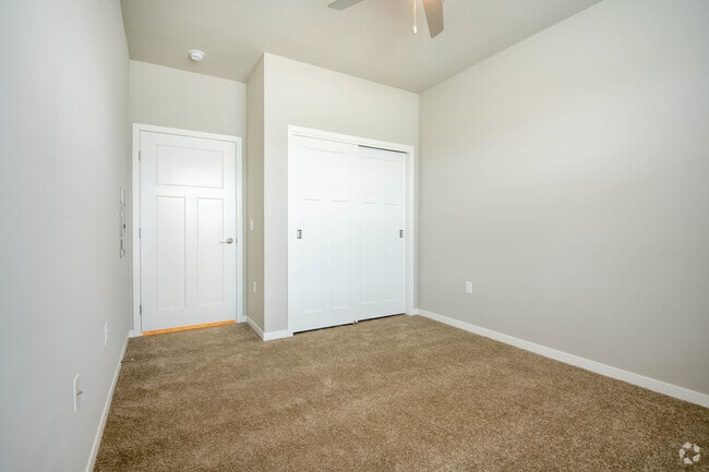 3BR, 2BA - 1271SF - Taylor Pointe Apartments Unit 107