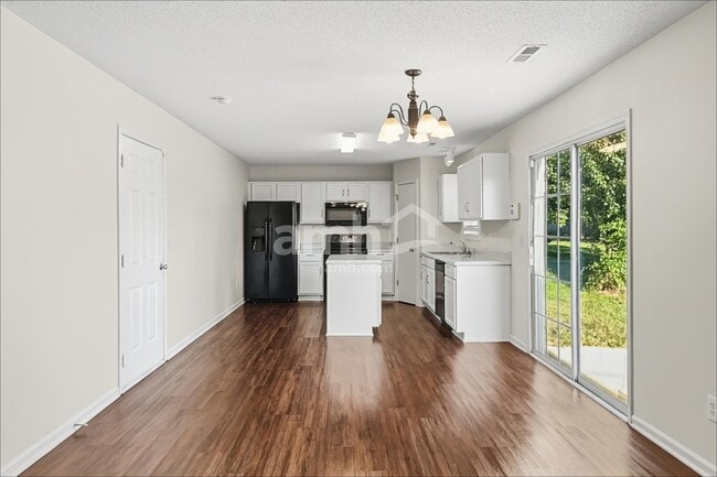808 Topsail Dr