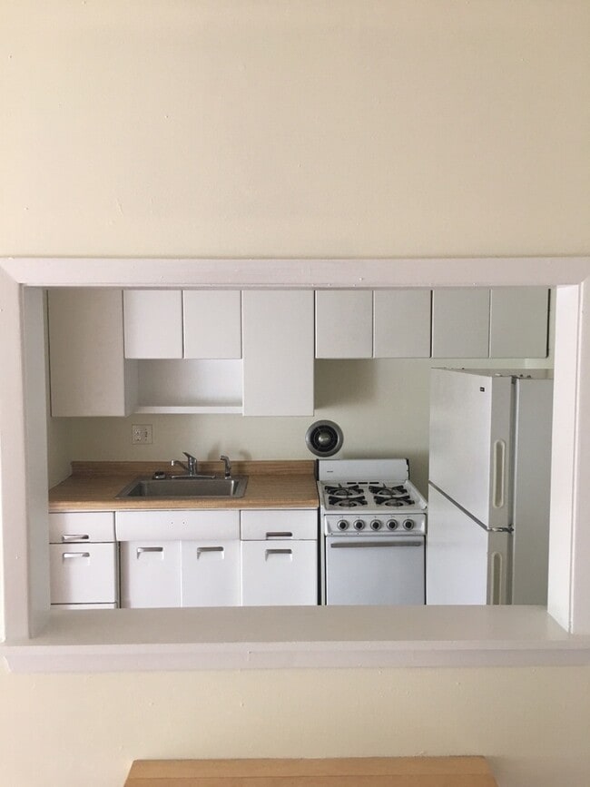 Photo - 2715 dupont ave S.