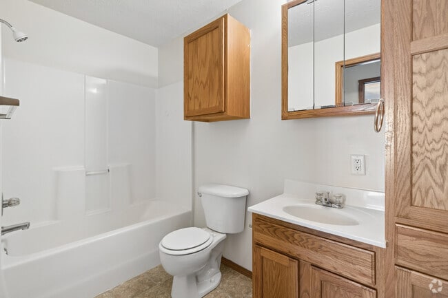 1BR, 1BA - 596SF - Bathroom