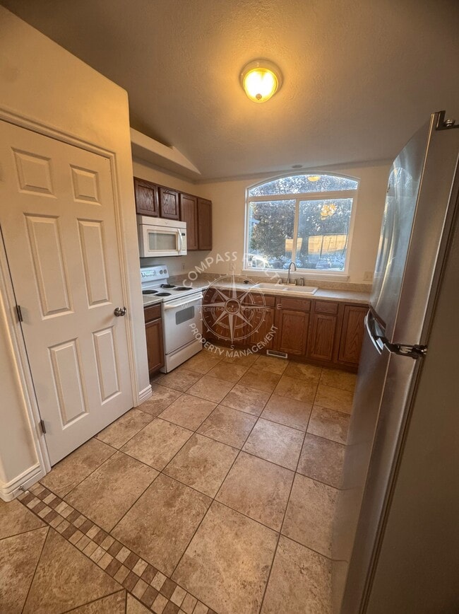 Photo - 185 Crystal Bay Dr