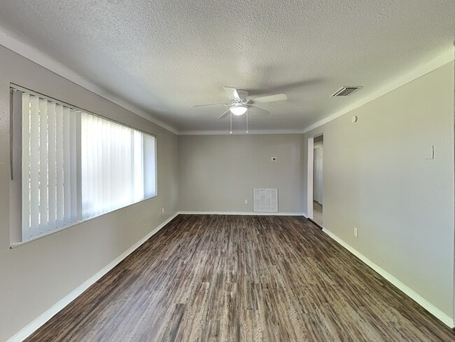 Photo - 5930 12th St S