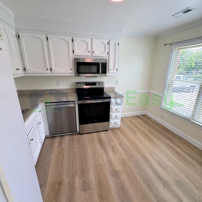 Photo - 1838 Volvo Pkwy