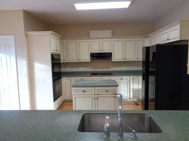 2004 Butler Cove