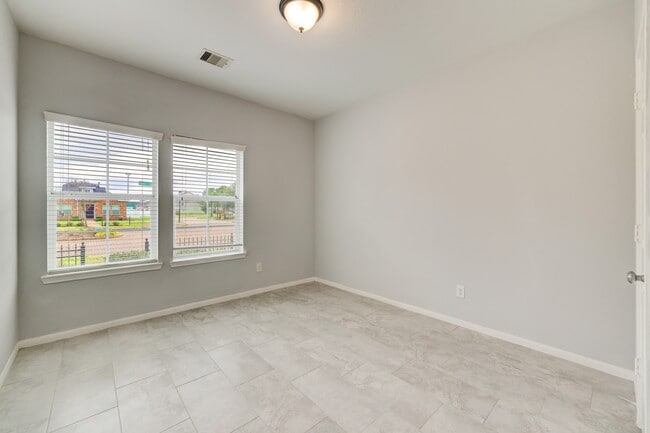 Photo - 6302 Provident Green Dr