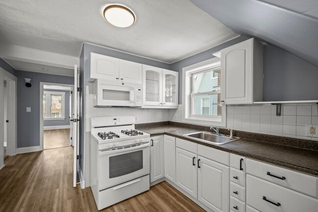 Building Photo - 108 E Gibbons St Unit 2 Rental