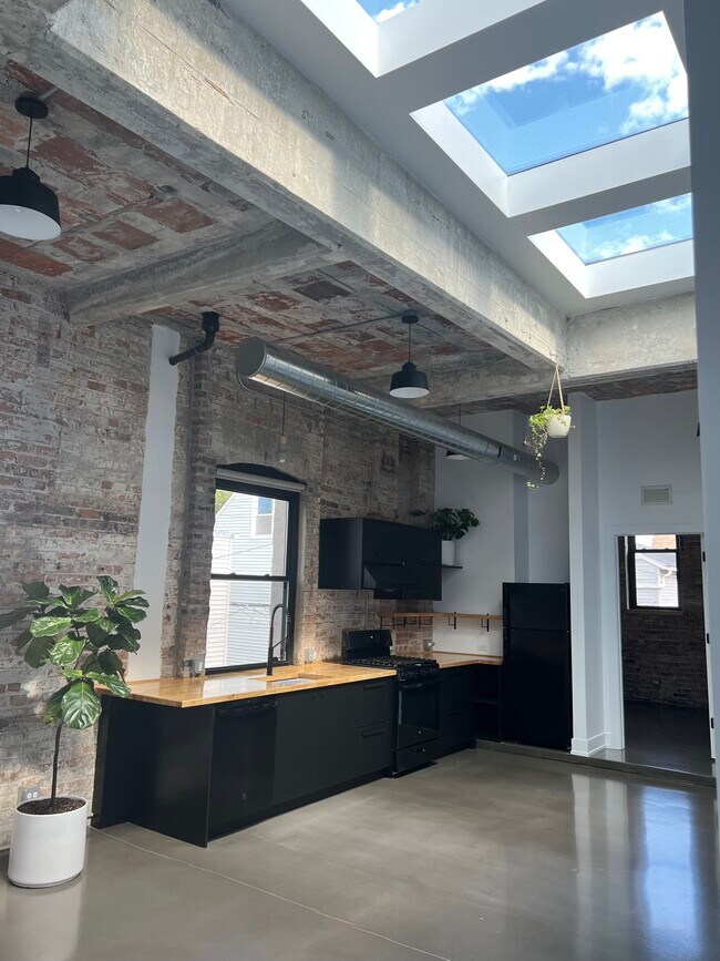 Photo - 1702 W 19th St Unit 4