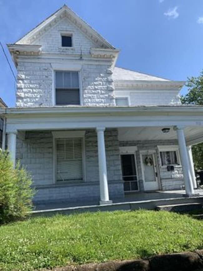 Building Photo - Marshall715 Unit B