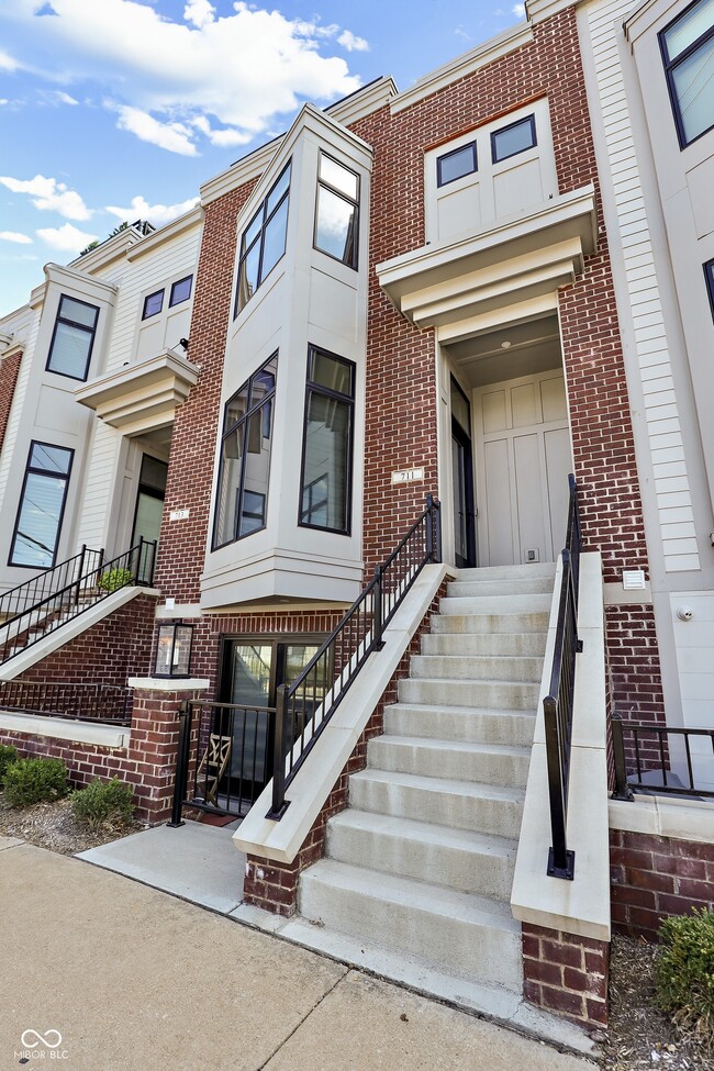 Building Photo - 711 E 16th St Rental