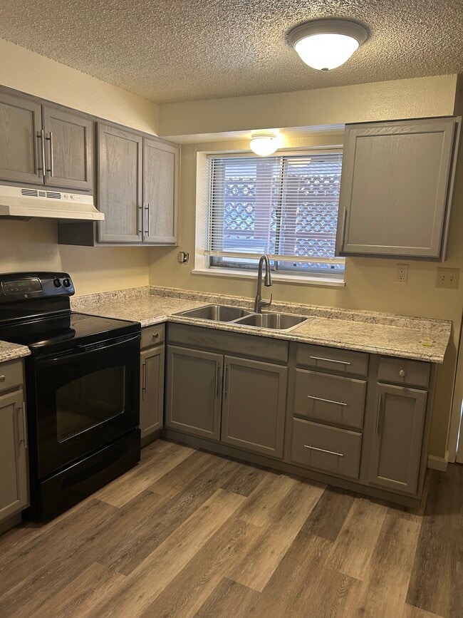 Kitchen - 4710 Scenic Cir Unit 1