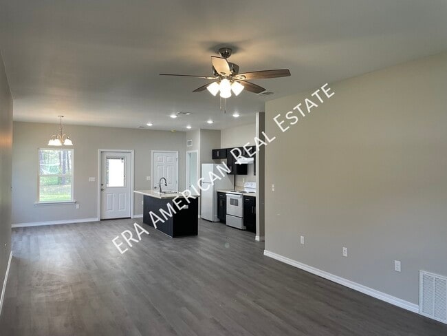 Photo - 713 Robinson Ave E