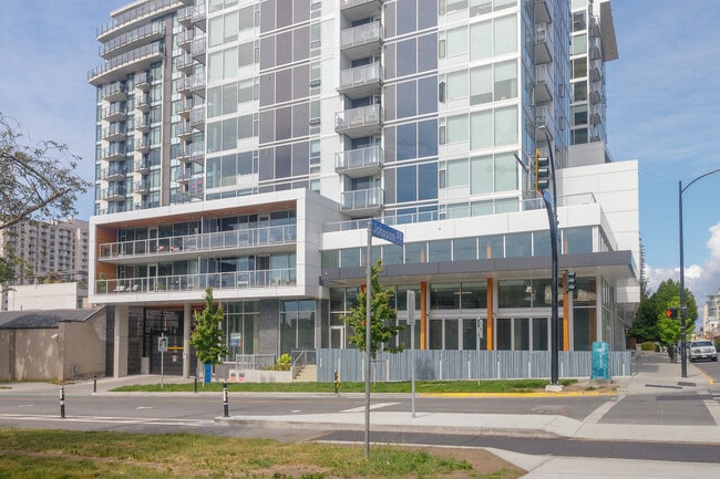 Photo - 989 Johnson St