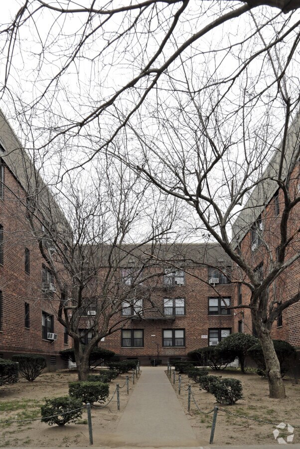 Photo - Astoria Terrace Gardens
