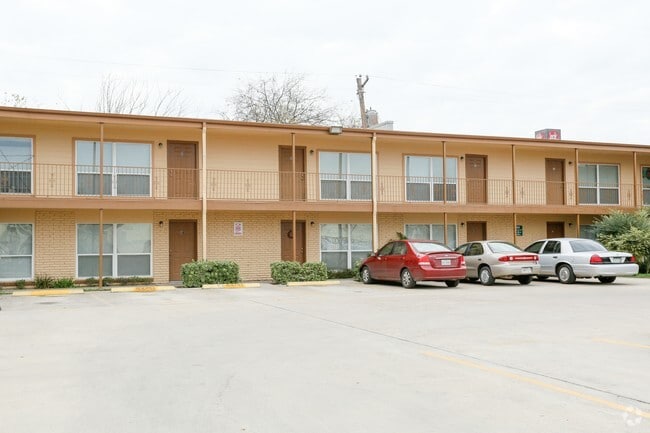 Photo - Los Pinos Apartments