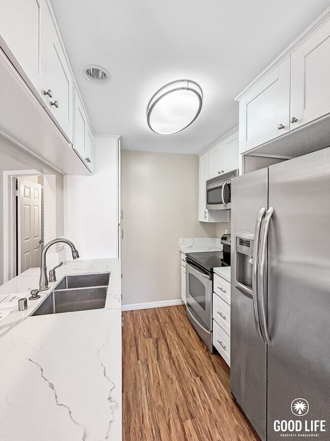 Photo - Beautiful 2B/2BA Townhouse w/ Washer/Dryer... Unit 159