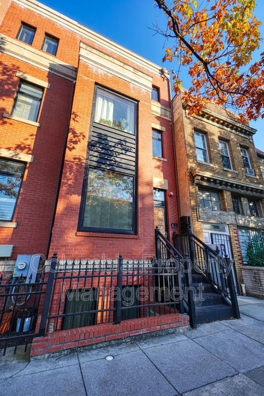 Building Photo - 1553 9th St NW Unit Apt A