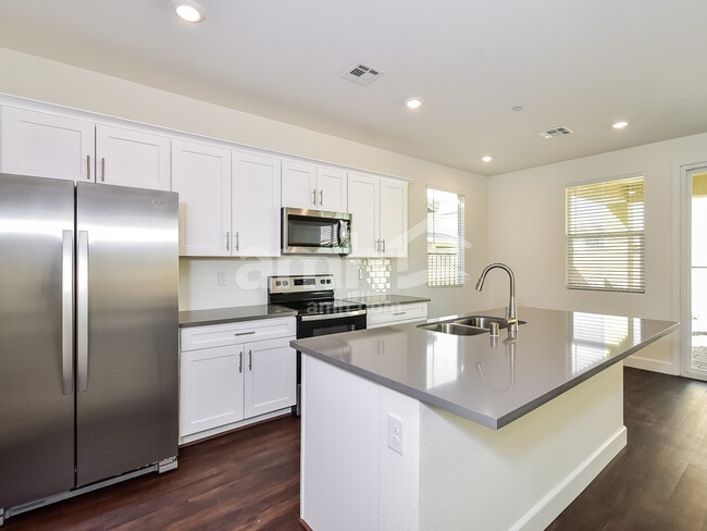 Photo - 126 Charmante Tulip Lane