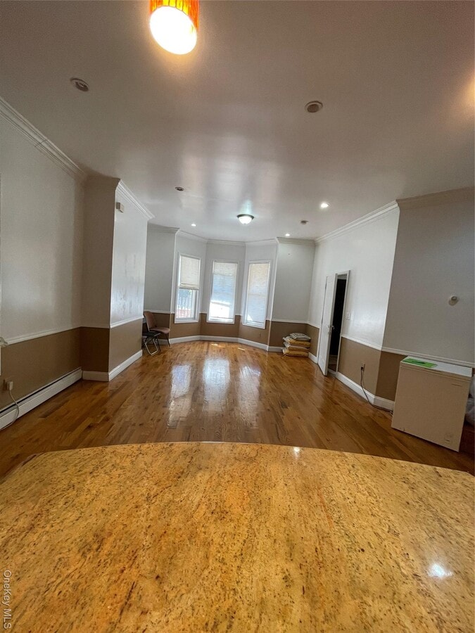 Photo - 677 E 224th St Unidad 1 (first floor)