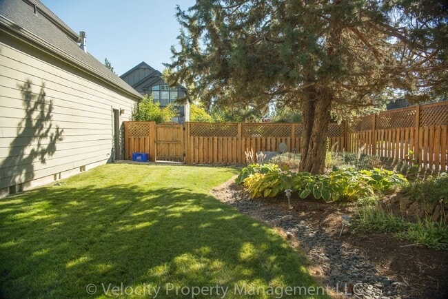 Photo - Large 5 Bedroom River Canyon Estates Home with Community Pool!