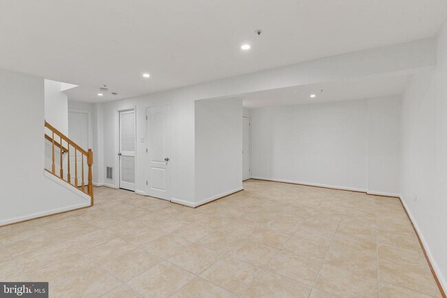 Photo - 6033 Grenfell Loop