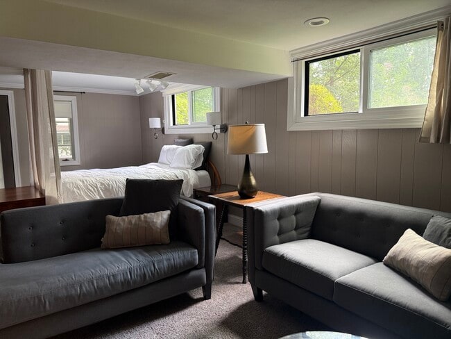 Photo - 103 Vernon Ln Unidad Furnished Guest Suite