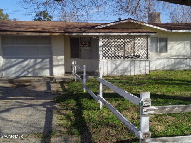 Building Photo - 15950 Lawrence Dr